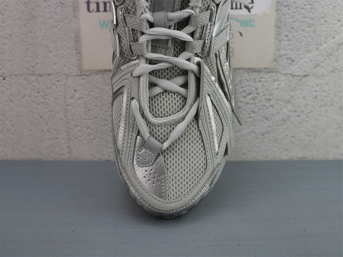 New Balance 1906A Concrete Silver Metallic M1906AG